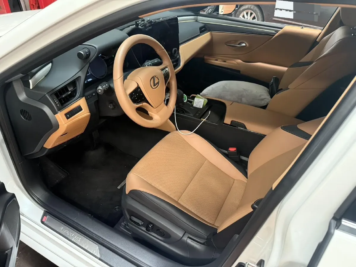 2025 Lexus ES 2.0L 173HP L4 CVT,autocango,china used car exporter,china ev exporter,chinese used car exporter,chinese used ev exporter