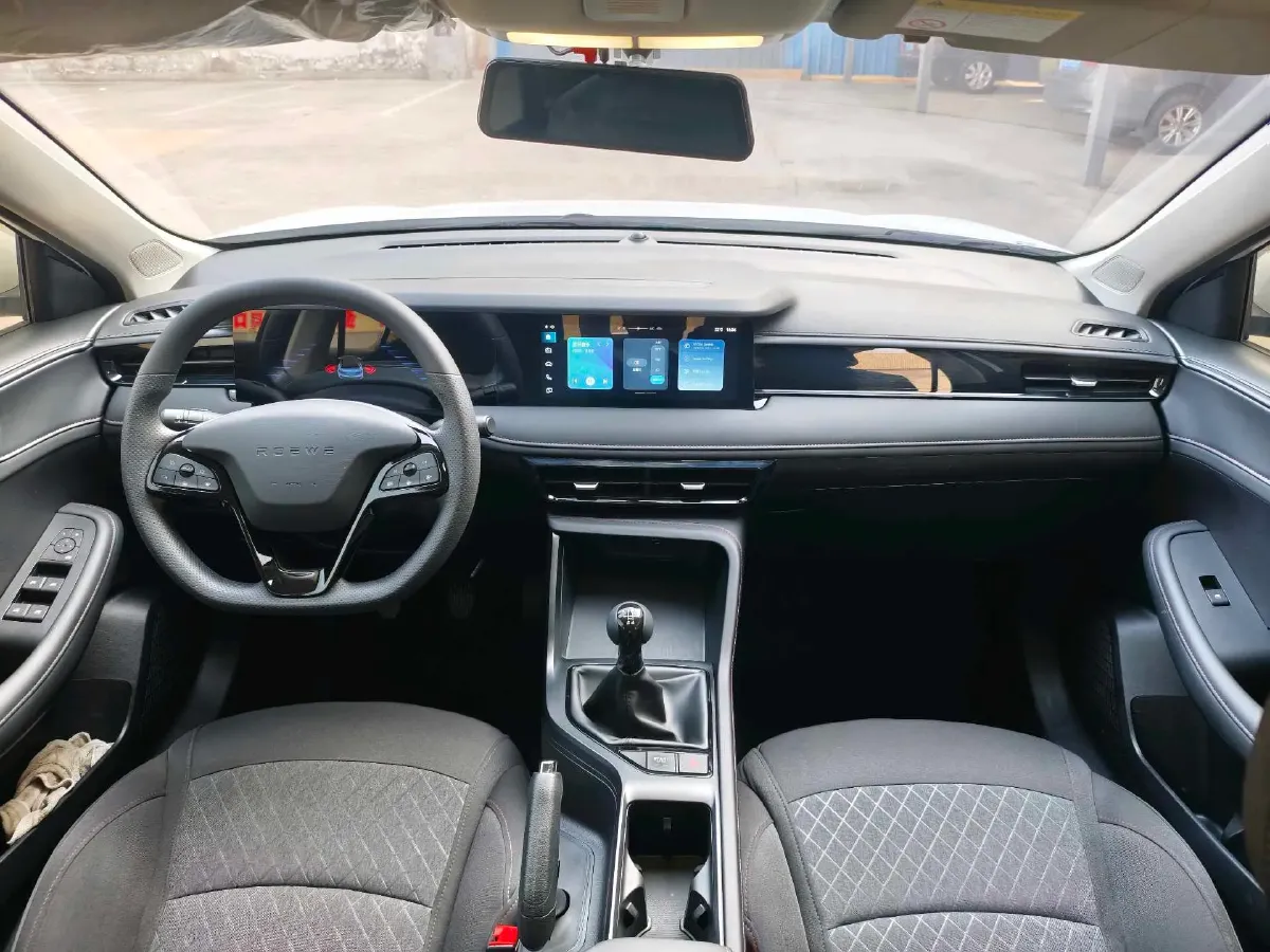 2023 Roewe i5 1.5L 129HP L4 5MT,autocango,china used car exporter,china ev exporter,chinese used car exporter,chinese used ev exporter