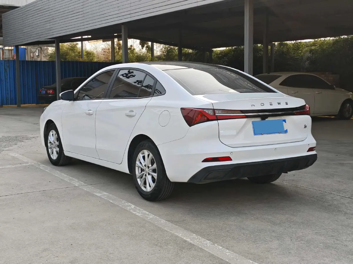 2023 Roewe i5 1.5L 129HP L4 5MT,autocango,china used car exporter,china ev exporter,chinese used car exporter,chinese used ev exporter