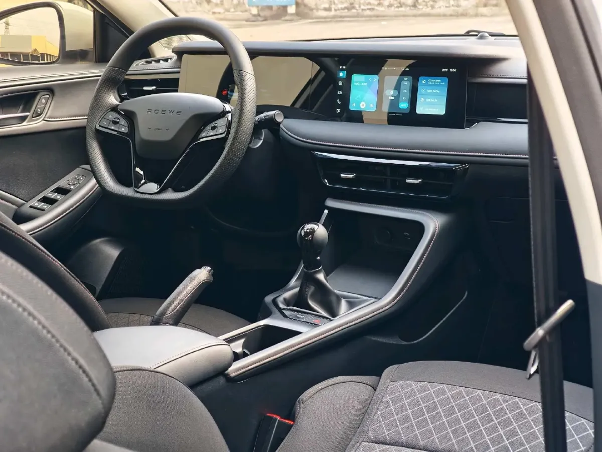 2023 Roewe i5 1.5L 129HP L4 5MT,autocango,china used car exporter,china ev exporter,chinese used car exporter,chinese used ev exporter