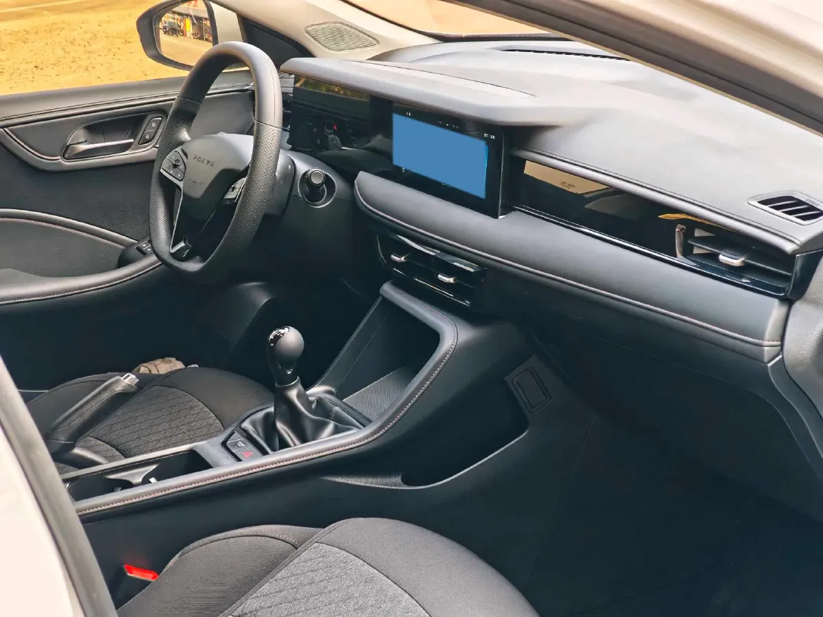 2023 Roewe i5 1.5L 129HP L4 5MT,autocango,china used car exporter,china ev exporter,chinese used car exporter,chinese used ev exporter