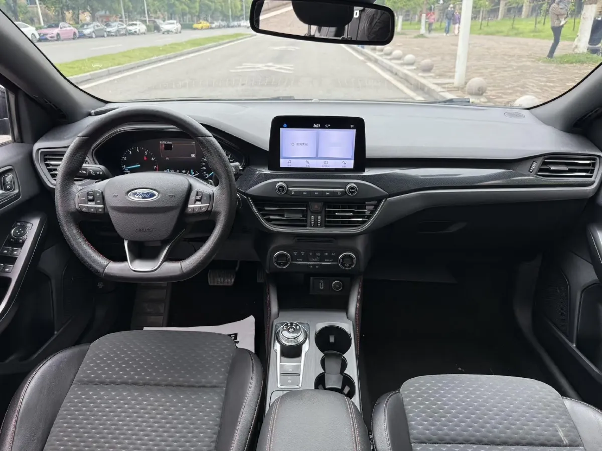 2020 Ford Focus 1.5T 174HP L3 8AT,autocango,china used car exporter,china ev exporter,chinese used car exporter,chinese used ev exporter