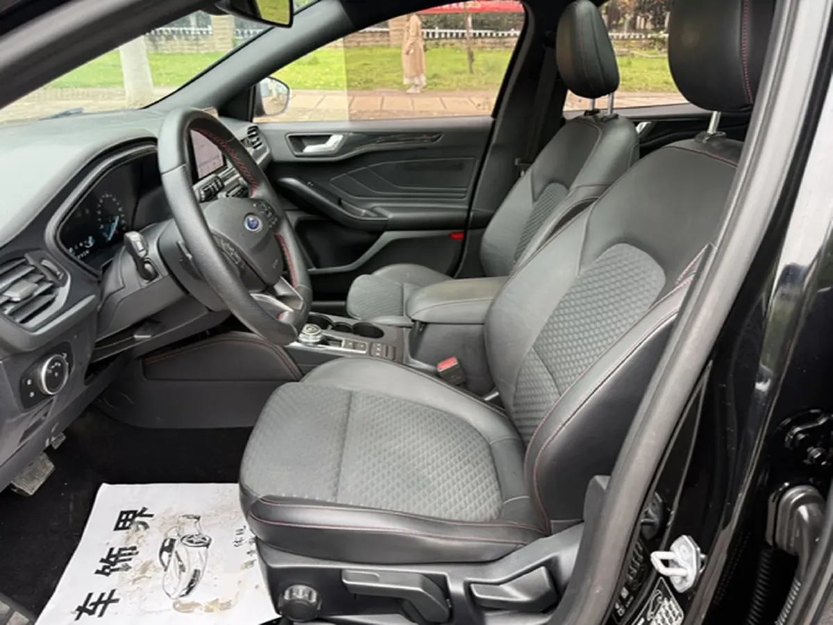 2020 Ford Focus 1.5T 174HP L3 8AT,autocango,china used car exporter,china ev exporter,chinese used car exporter,chinese used ev exporter