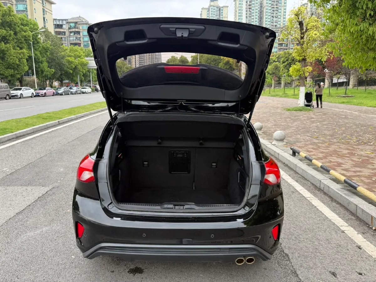 2020 Ford Focus 1.5T 174HP L3 8AT,autocango,china used car exporter,china ev exporter,chinese used car exporter,chinese used ev exporter