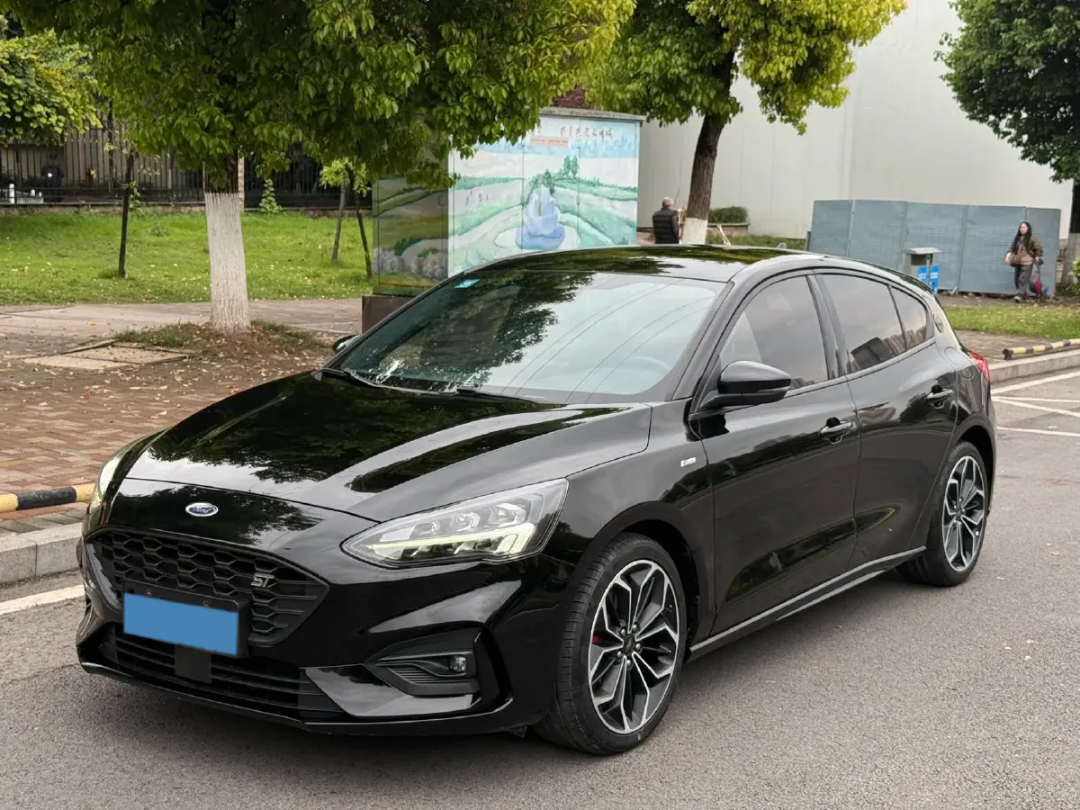 2020 Ford Focus 1.5T 174HP L3 8AT,autocango,china used car exporter,china ev exporter,chinese used car exporter,chinese used ev exporter