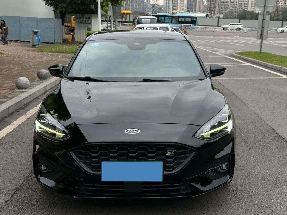 2020 Ford Focus 1.5T 174HP L3 8AT,autocango,china used car exporter,china ev exporter,chinese used car exporter,chinese used ev exporter