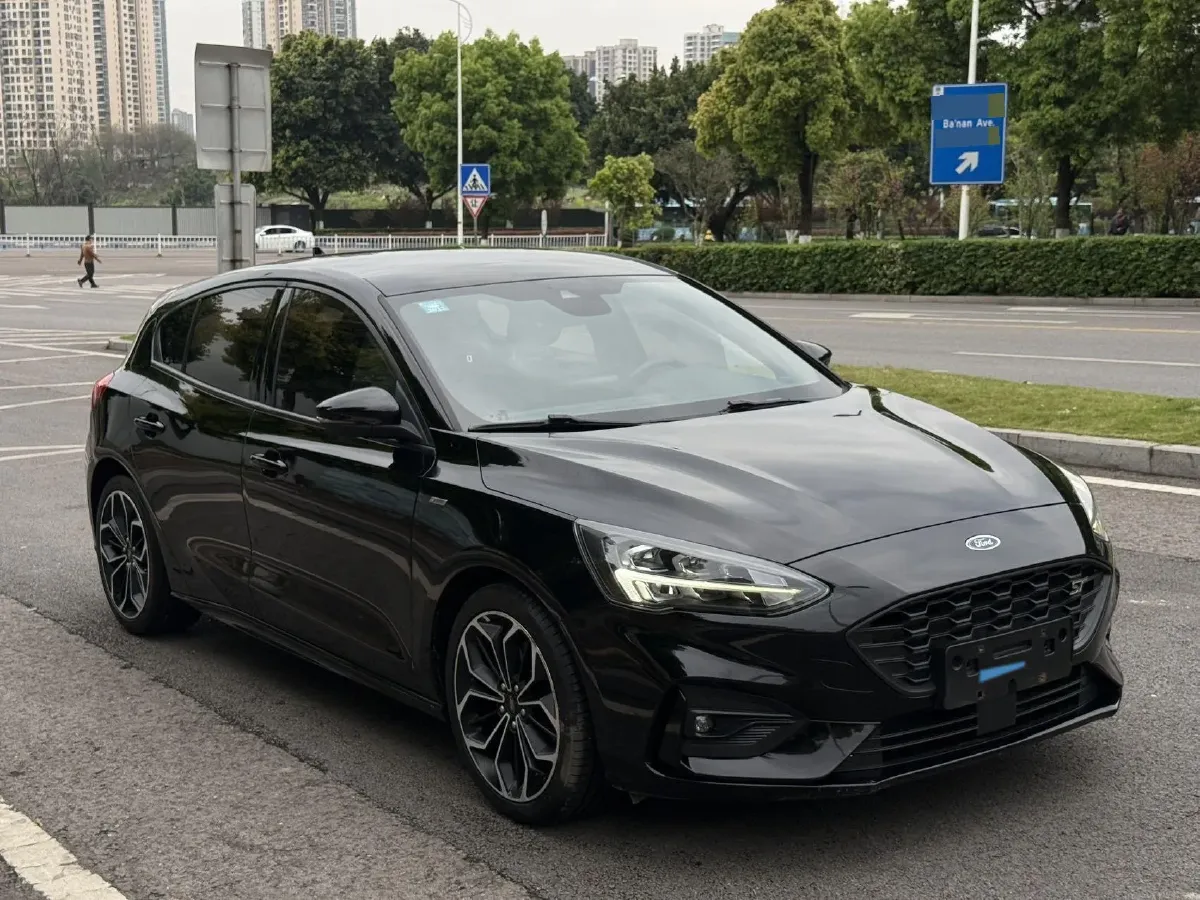 2020 Ford Focus 1.5T 174HP L3 8AT,autocango,china used car exporter,china ev exporter,chinese used car exporter,chinese used ev exporter