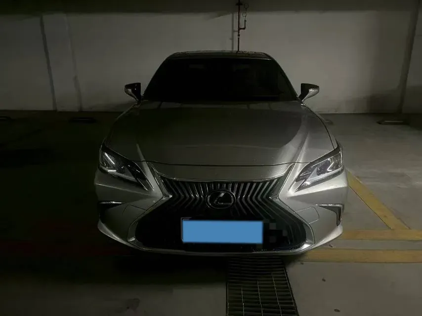 2020 Lexus ES 2.0L 173HP L4 CVT,autocango,china used car exporter,china ev exporter,chinese used car exporter,chinese used ev exporter