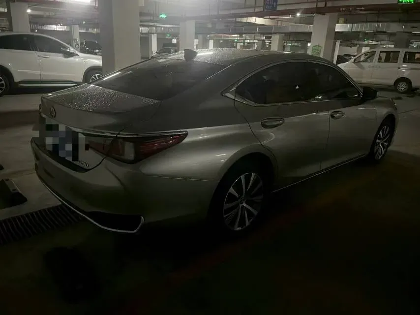 2020 Lexus ES 2.0L 173HP L4 CVT,autocango,china used car exporter,china ev exporter,chinese used car exporter,chinese used ev exporter