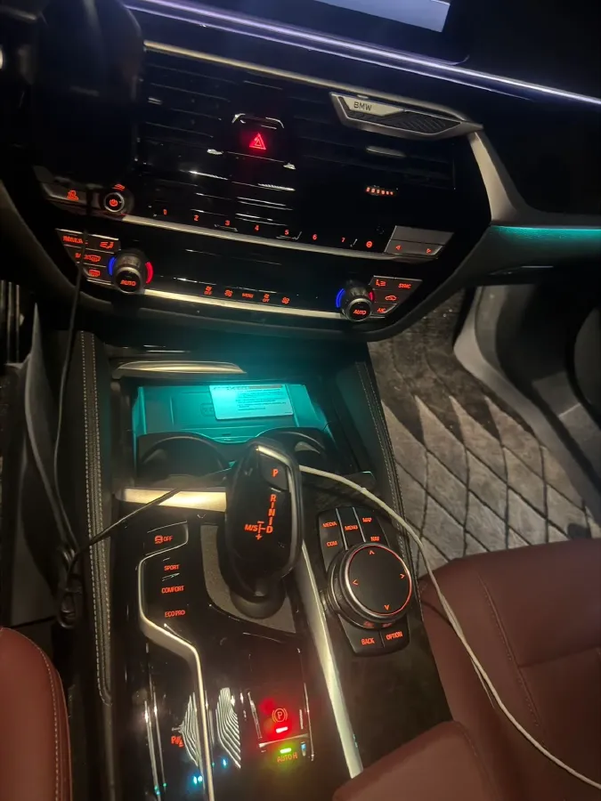 2022 BMW 5 Series 2.0T 184HP L4 8AT,autocango,china used car exporter,china ev exporter,chinese used car exporter,chinese used ev exporter