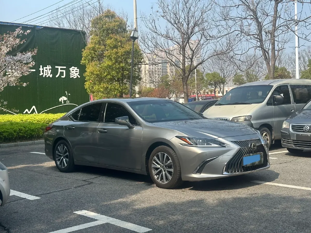2020 Lexus ES 2.5L 207HP L4 8AT,autocango,china used car exporter,china ev exporter,chinese used car exporter,chinese used ev exporter