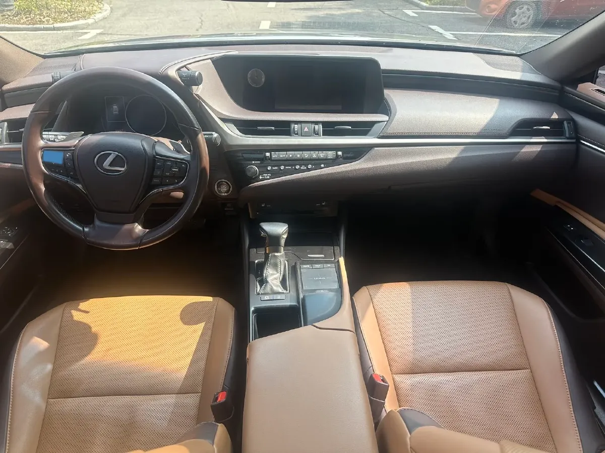 2020 Lexus ES 2.5L 207HP L4 8AT,autocango,china used car exporter,china ev exporter,chinese used car exporter,chinese used ev exporter