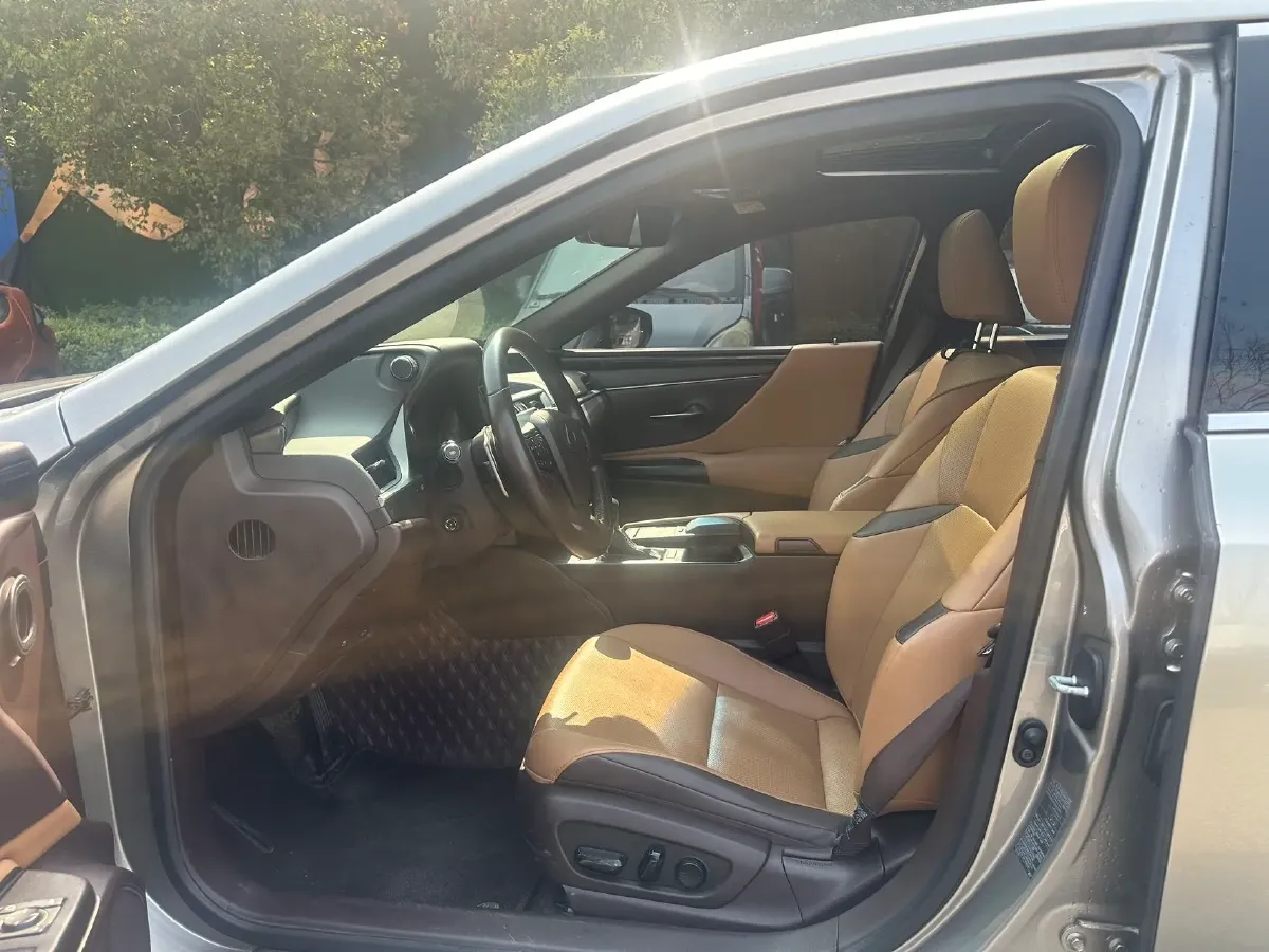 2020 Lexus ES 2.5L 207HP L4 8AT,autocango,china used car exporter,china ev exporter,chinese used car exporter,chinese used ev exporter