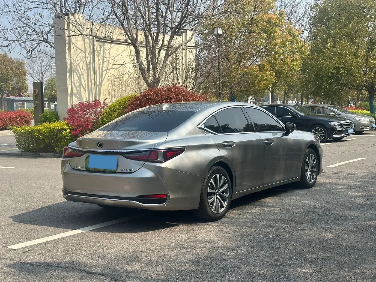 2020 Lexus ES 2.5L 207HP L4 8AT,autocango,china used car exporter,china ev exporter,chinese used car exporter,chinese used ev exporter
