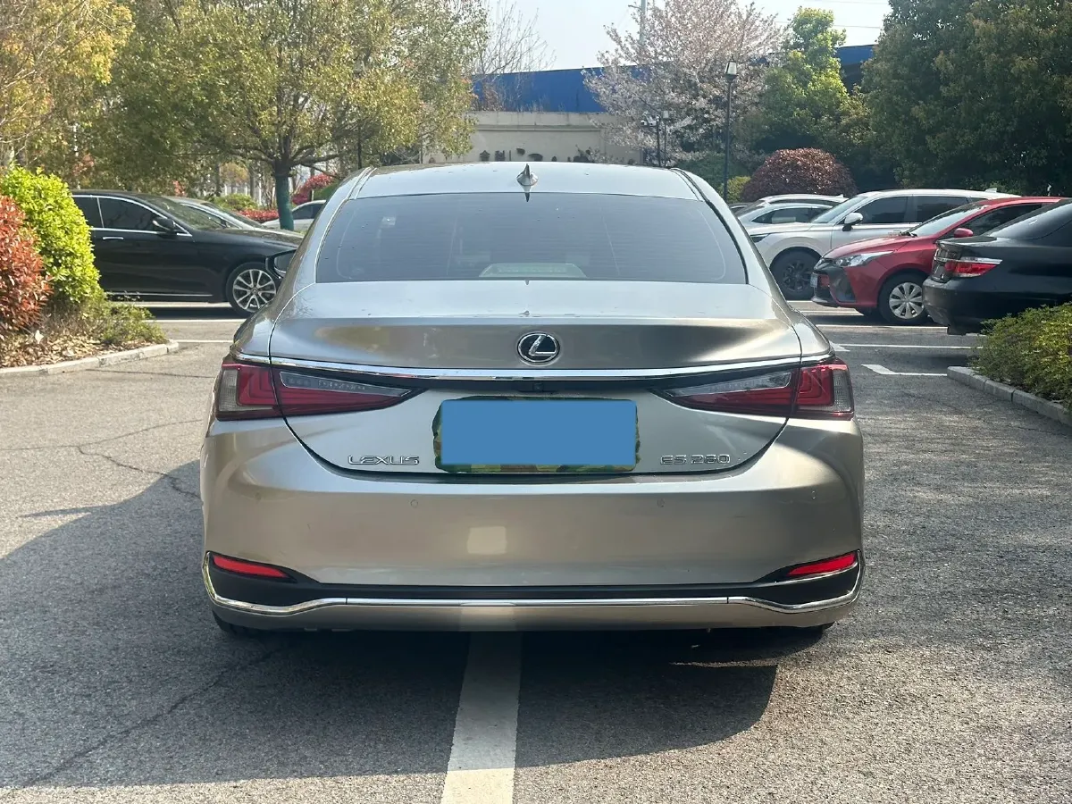 2020 Lexus ES 2.5L 207HP L4 8AT,autocango,china used car exporter,china ev exporter,chinese used car exporter,chinese used ev exporter