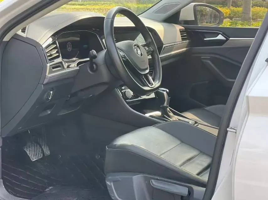 2019 Jeep Renegade 1.3T 173HP L4 7DCT,autocango,china used car exporter,china ev exporter,chinese used car exporter,chinese used ev exporter