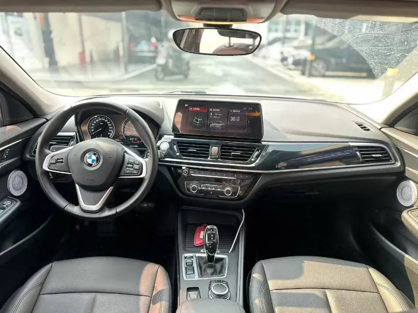 2022 BMW 1 Series 1.5T 140HP L3 7DCT,autocango,china used car exporter,china ev exporter,chinese used car exporter,chinese used ev exporter