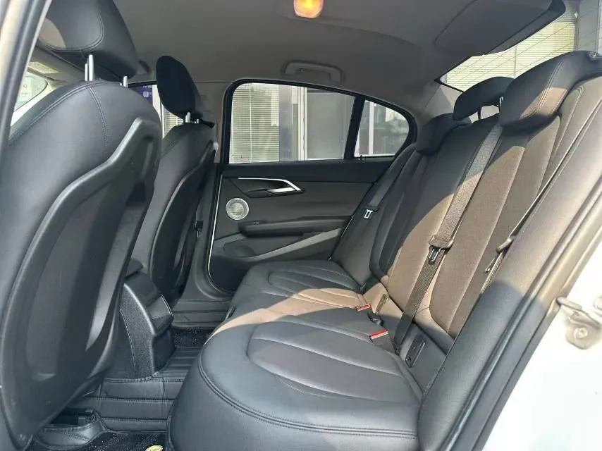 2022 BMW 1 Series 1.5T 140HP L3 7DCT,autocango,china used car exporter,china ev exporter,chinese used car exporter,chinese used ev exporter