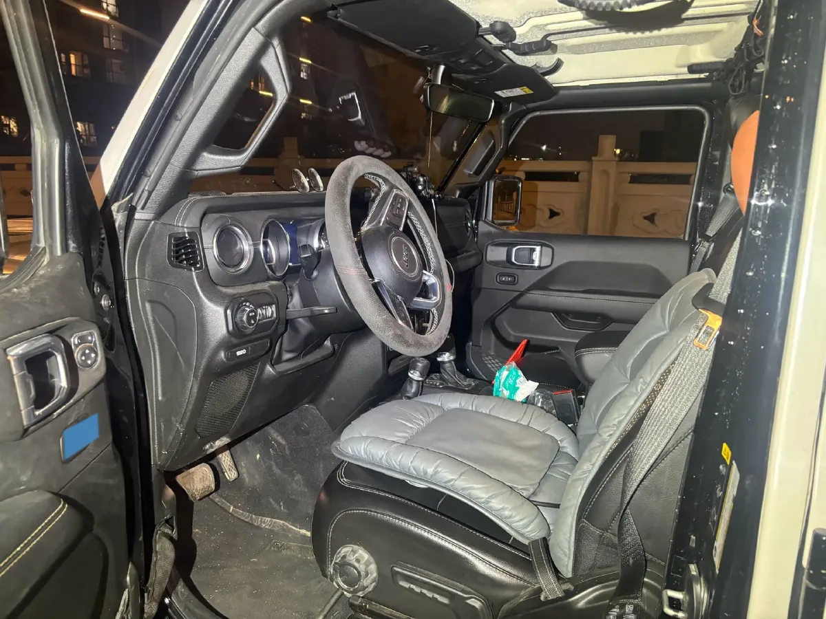 2022 Jeep Gladiator 3.6L 284HP V6 8AT,autocango,china used car exporter,china ev exporter,chinese used car exporter,chinese used ev exporter