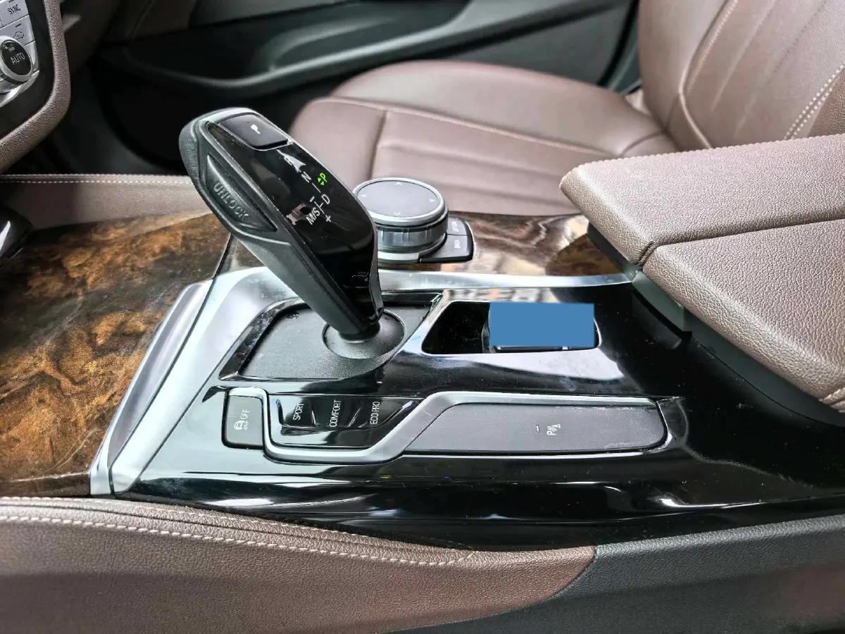 2020 BMW 5 Series 2.0T 184HP L4 8AT,autocango,china used car exporter,china ev exporter,chinese used car exporter,chinese used ev exporter