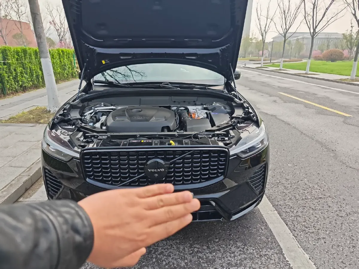 2025 Volvo XC60 PHEV 2.0T 310HP L4 8AT PHEV 18.8KWH,autocango,china used car exporter,china ev exporter,chinese used car exporter,chinese used ev exporter