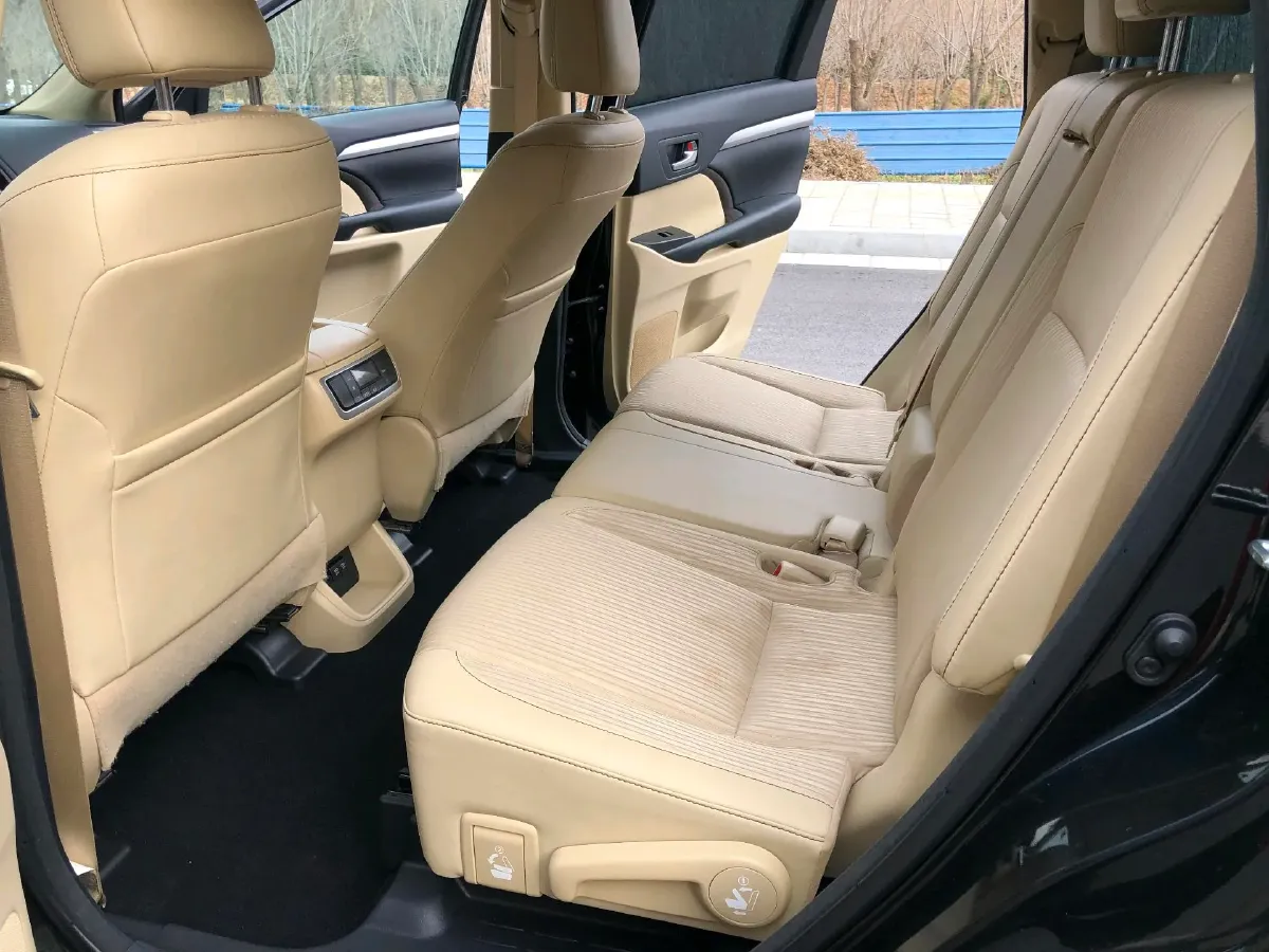 2018 Jeep Grand Commander 2.0T 265HP L4 9AT,autocango,china used car exporter,china ev exporter,chinese used car exporter,chinese used ev exporter