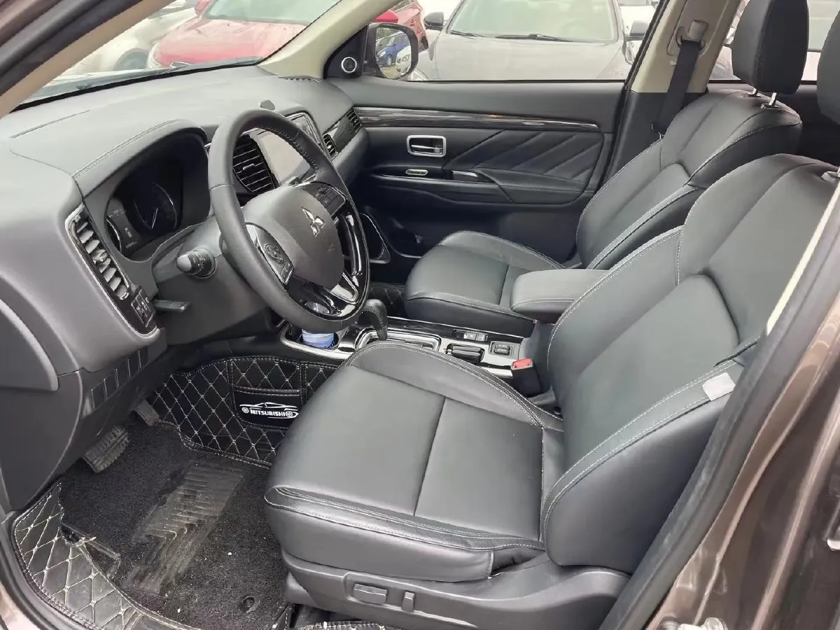 2020 Mitsubishi Outlander 2.0L 166HP L4 CVT,autocango,china used car exporter,china ev exporter,chinese used car exporter,chinese used ev exporter