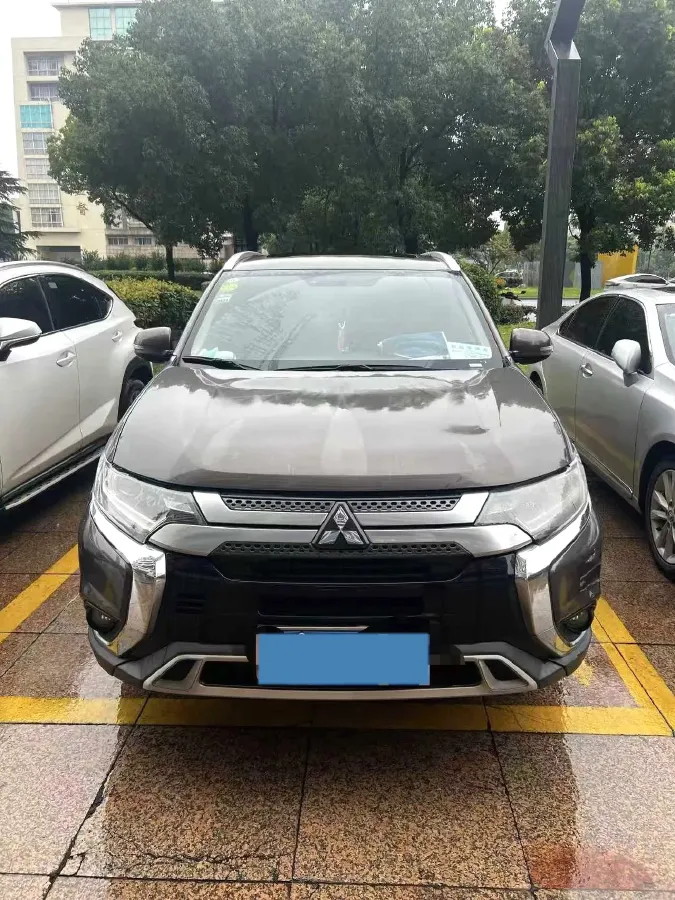 2020 Mitsubishi Outlander 2.0L 166HP L4 CVT,autocango,china used car exporter,china ev exporter,chinese used car exporter,chinese used ev exporter