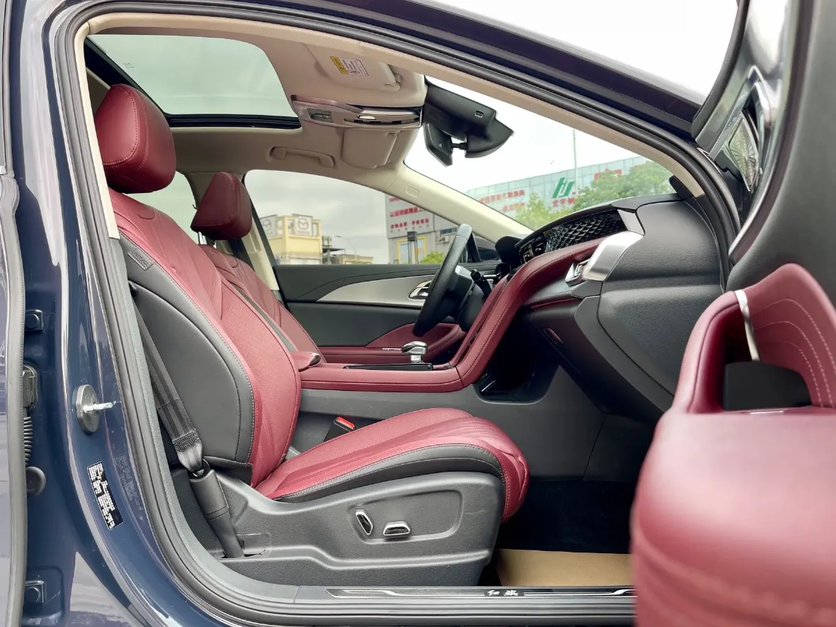 2024 HongQi H5 2.0T 224HP L4 8AT,autocango,china used car exporter,china ev exporter,chinese used car exporter,chinese used ev exporter