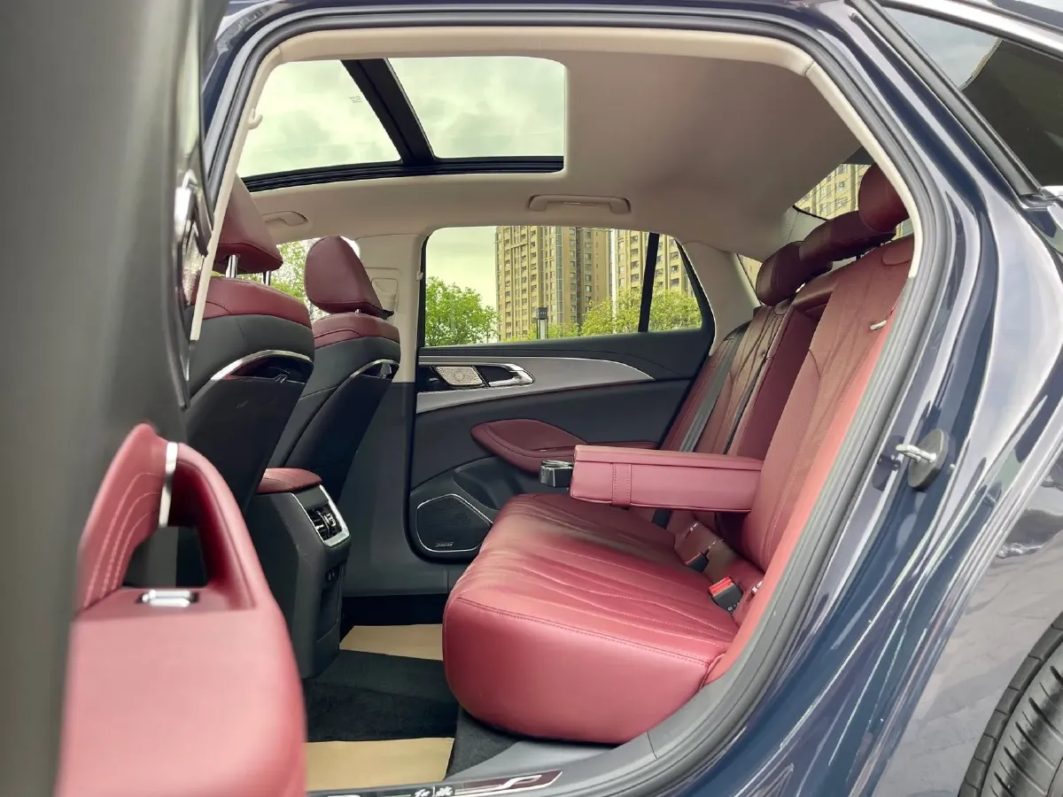 2024 HongQi H5 2.0T 224HP L4 8AT,autocango,china used car exporter,china ev exporter,chinese used car exporter,chinese used ev exporter