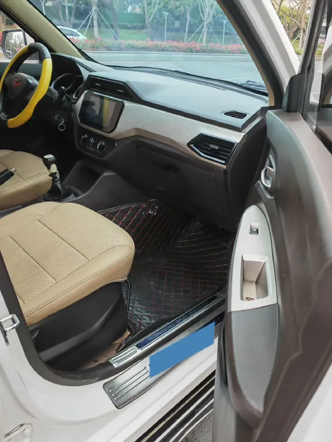 2021 WuLing RongGuang New Truck 1.5L 99HP L4 5MT,autocango,china used car exporter,china ev exporter,chinese used car exporter,chinese used ev exporter