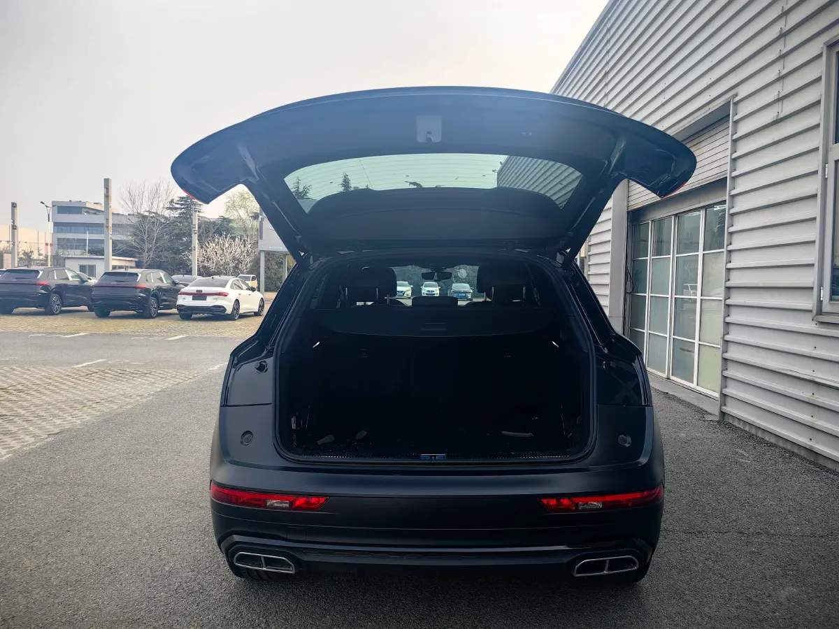 2024 Audi Q5L 2.0T 245HP L4 7DCT,autocango,china used car exporter,china ev exporter,chinese used car exporter,chinese used ev exporter