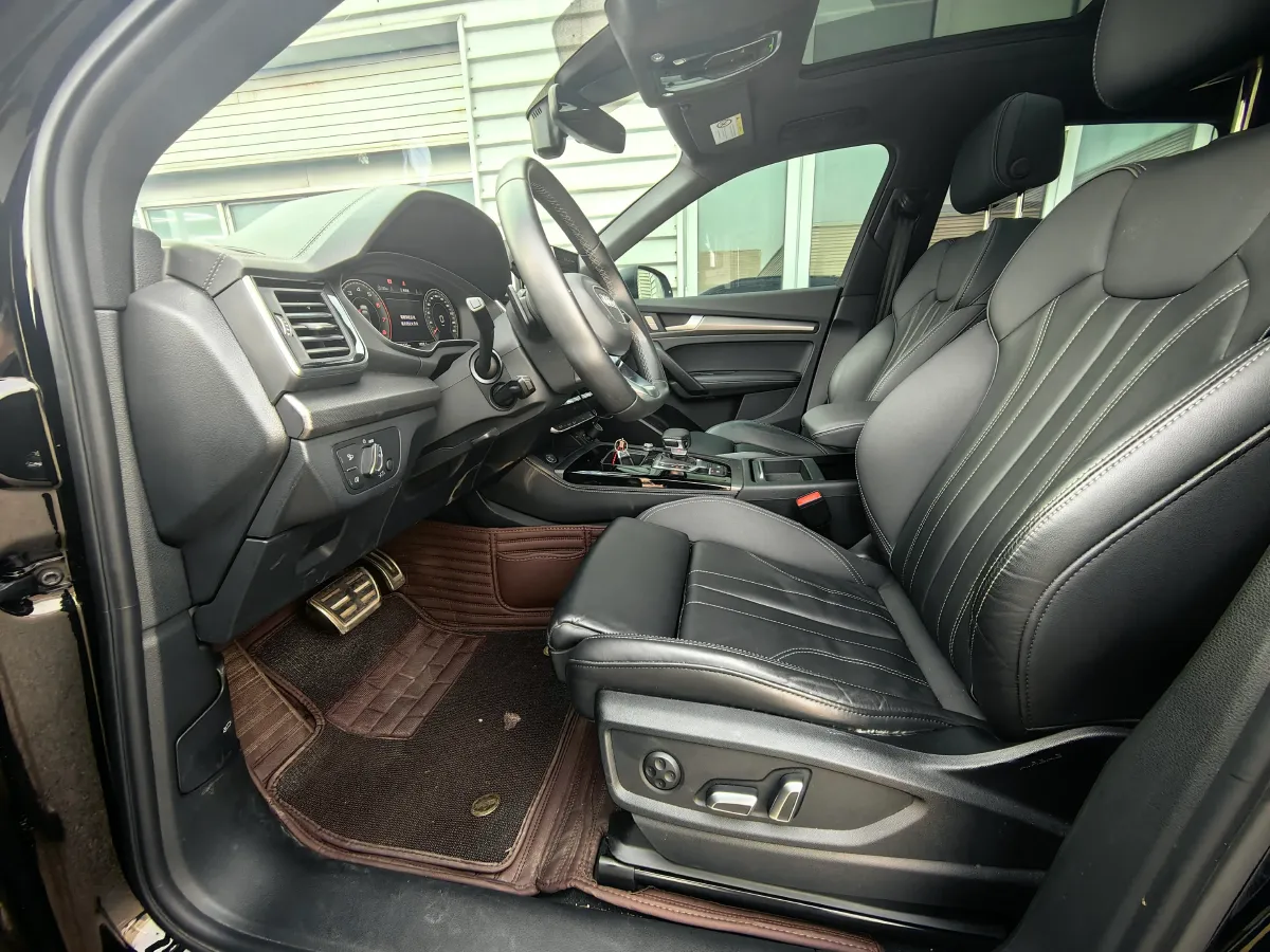 2024 Audi Q5L 2.0T 245HP L4 7DCT,autocango,china used car exporter,china ev exporter,chinese used car exporter,chinese used ev exporter