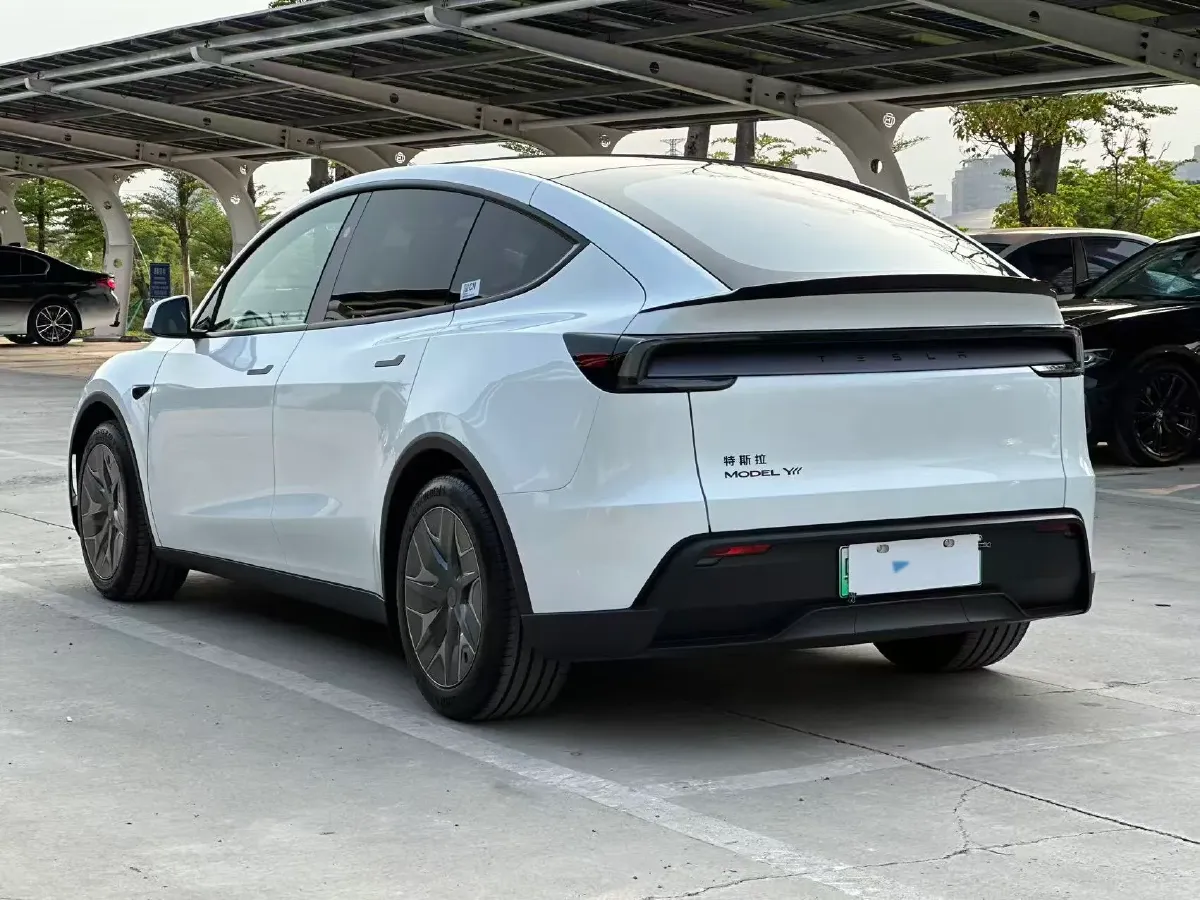 2025 Tesla Model Y L BEV,autocango,china used car exporter,china ev exporter,chinese used car exporter,chinese used ev exporter