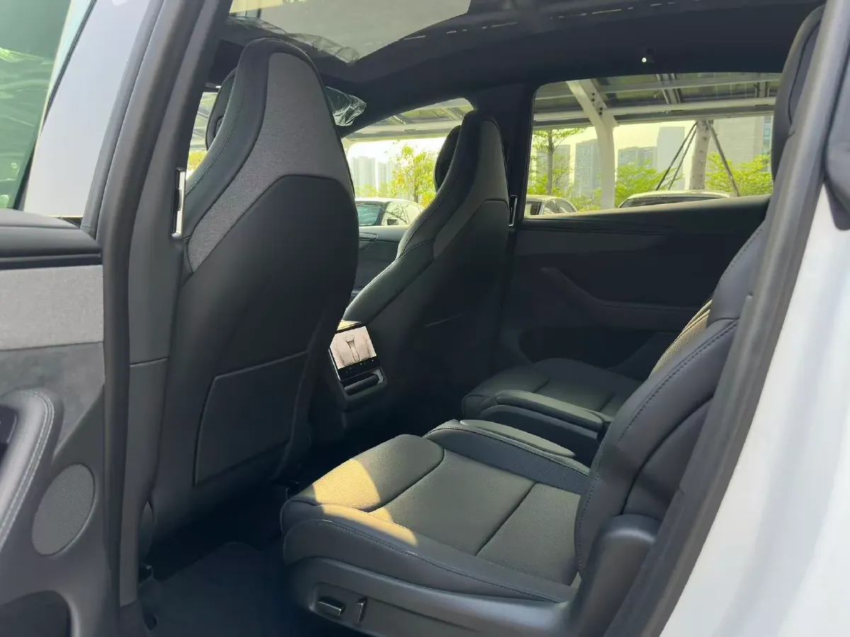 2025 Tesla Model Y L BEV,autocango,china used car exporter,china ev exporter,chinese used car exporter,chinese used ev exporter