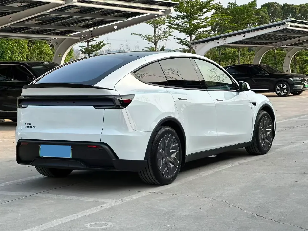 2025 Tesla Model Y L BEV,autocango,china used car exporter,china ev exporter,chinese used car exporter,chinese used ev exporter