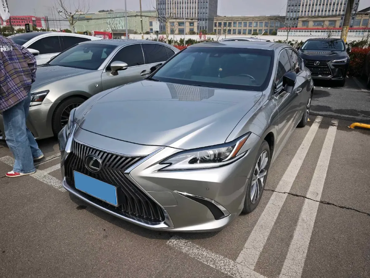 2020 Lexus ES 2.0L 173HP L4 CVT,autocango,china used car exporter,china ev exporter,chinese used car exporter,chinese used ev exporter