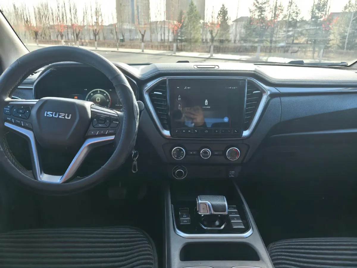 2023 Isuzu LingTuo 2.5T 150HP L4 8AT,autocango,china used car exporter,china ev exporter,chinese used car exporter,chinese used ev exporter