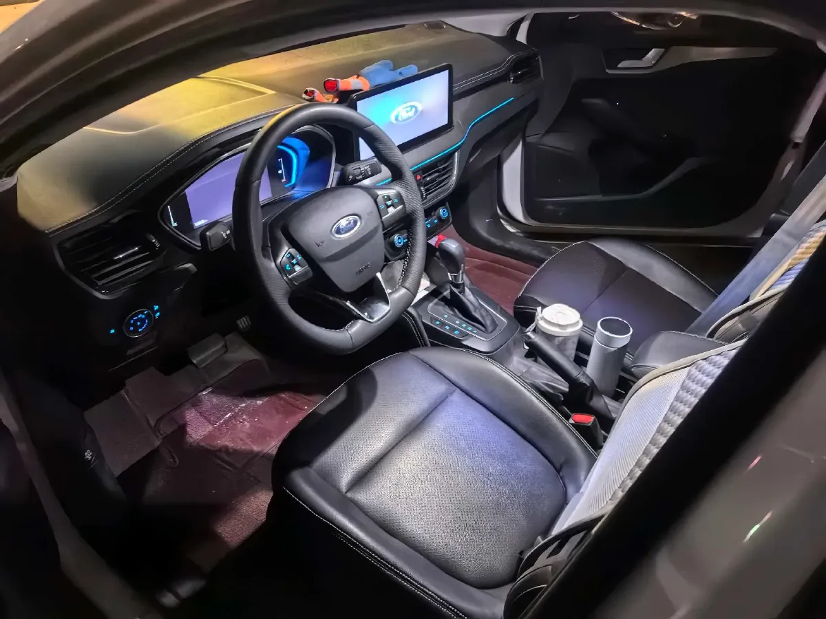 2021 Ford Focus 1.5L 122HP L3 6AT,autocango,china used car exporter,china ev exporter,chinese used car exporter,chinese used ev exporter