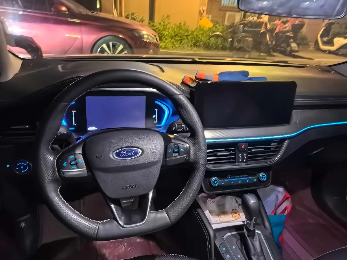 2021 Ford Focus 1.5L 122HP L3 6AT,autocango,china used car exporter,china ev exporter,chinese used car exporter,chinese used ev exporter