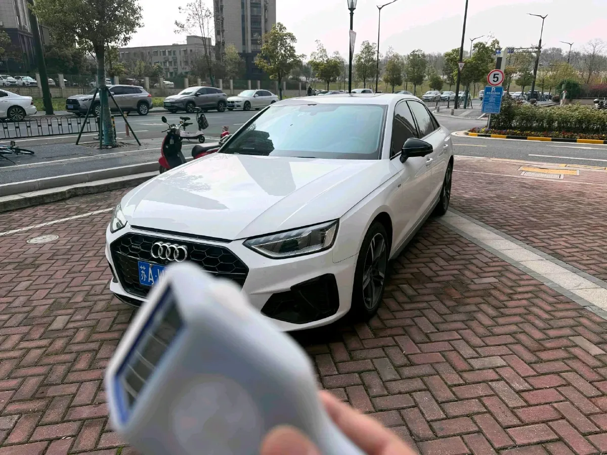 2022 Audi A4L 2.0T 190HP L4 7DCT,autocango,china used car exporter,china ev exporter,chinese used car exporter,chinese used ev exporter