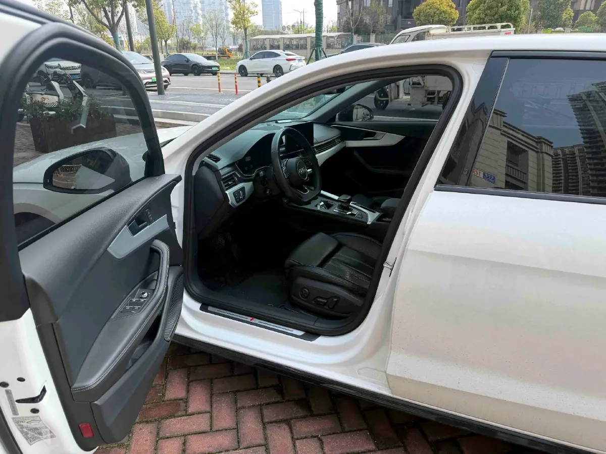 2022 Audi A4L 2.0T 190HP L4 7DCT,autocango,china used car exporter,china ev exporter,chinese used car exporter,chinese used ev exporter
