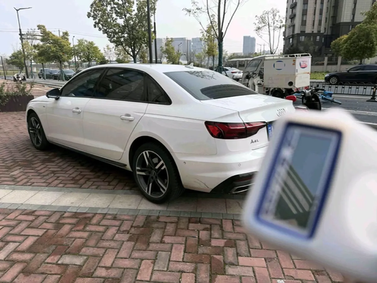 2022 Audi A4L 2.0T 190HP L4 7DCT,autocango,china used car exporter,china ev exporter,chinese used car exporter,chinese used ev exporter