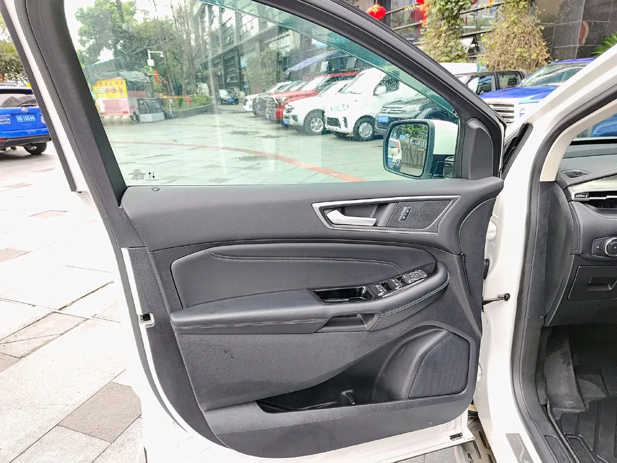 2021 Ford Edge 2.0T 245HP L4 8AT,autocango,china used car exporter,china ev exporter,chinese used car exporter,chinese used ev exporter