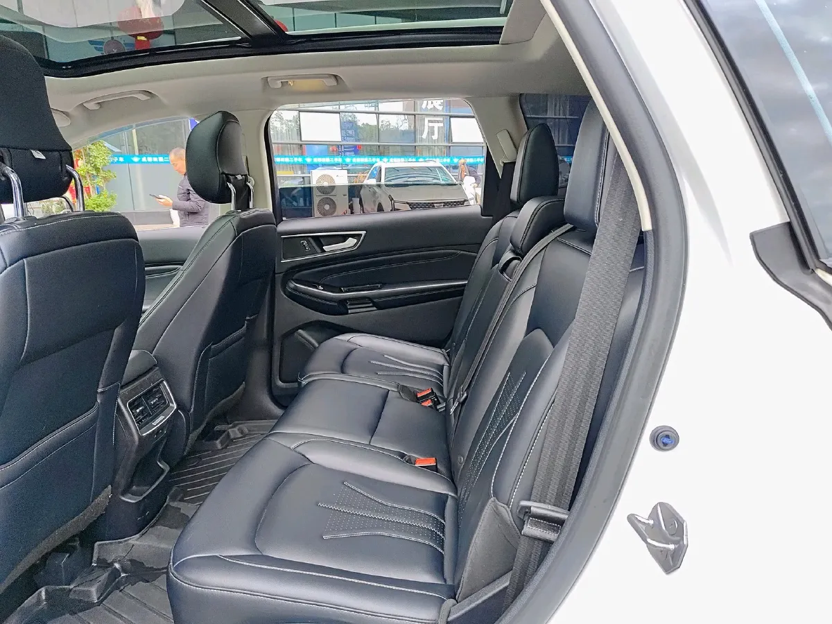 2021 Ford Edge 2.0T 245HP L4 8AT,autocango,china used car exporter,china ev exporter,chinese used car exporter,chinese used ev exporter