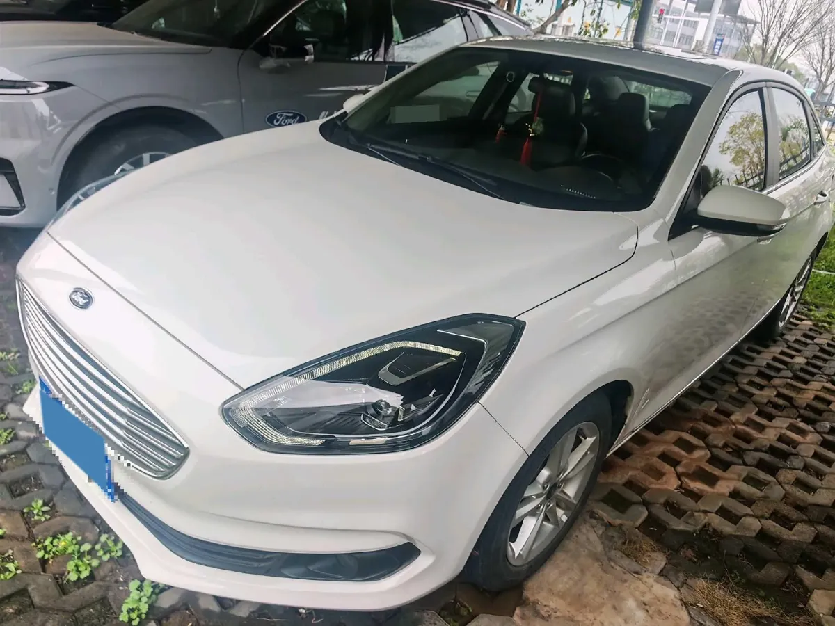 2019 Ford Escort 1.5L 122HP L3 6AT,autocango,china used car exporter,china ev exporter,chinese used car exporter,chinese used ev exporter
