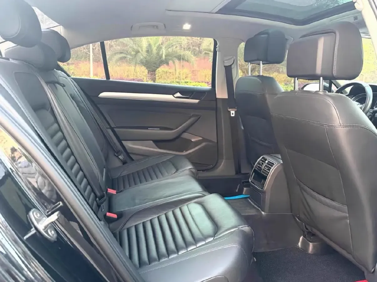 2018 Volkswagen Magotan 1.8T 180HP L4 7DCT,autocango,china used car exporter,china ev exporter,chinese used car exporter,chinese used ev exporter