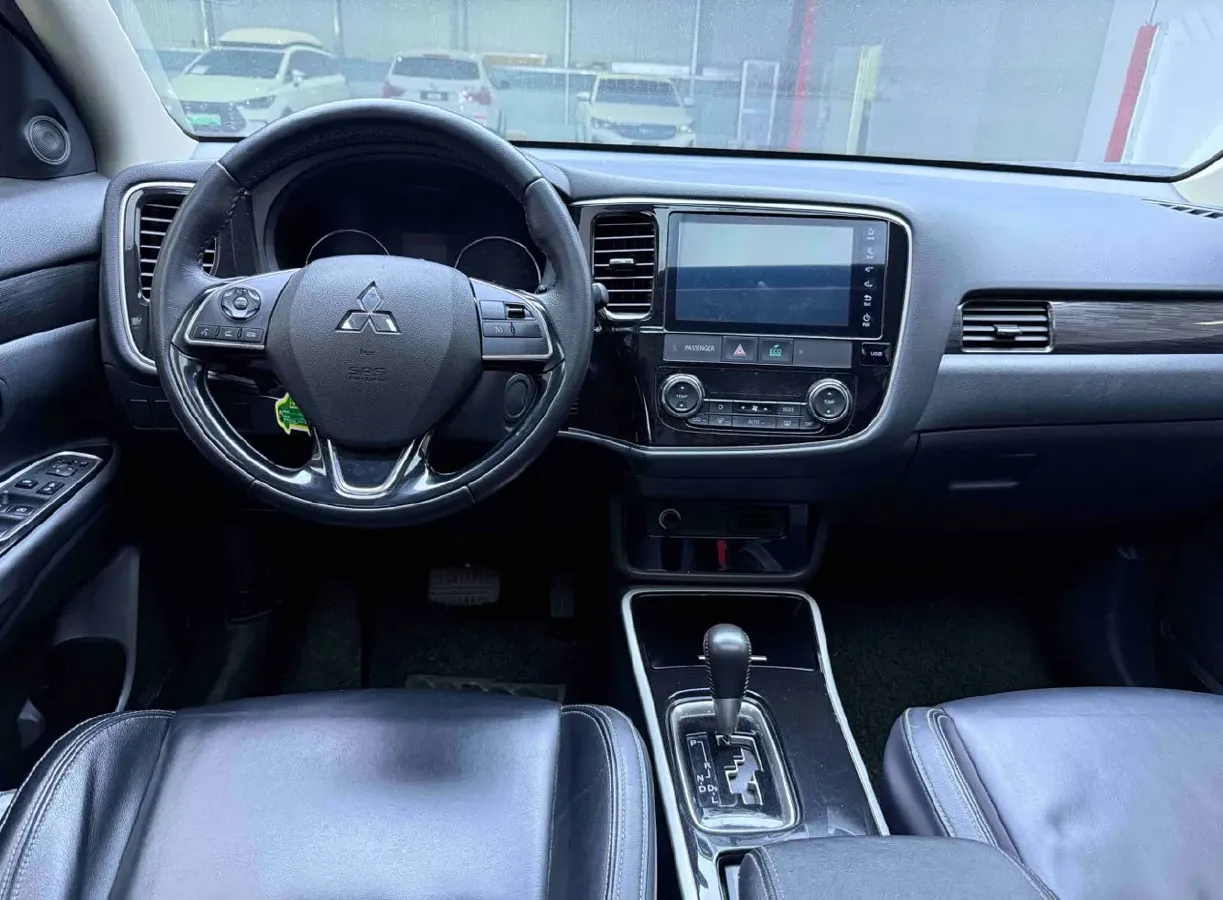 2020 Mitsubishi Outlander 2.0L 166HP L4 CVT,autocango,china used car exporter,china ev exporter,chinese used car exporter,chinese used ev exporter