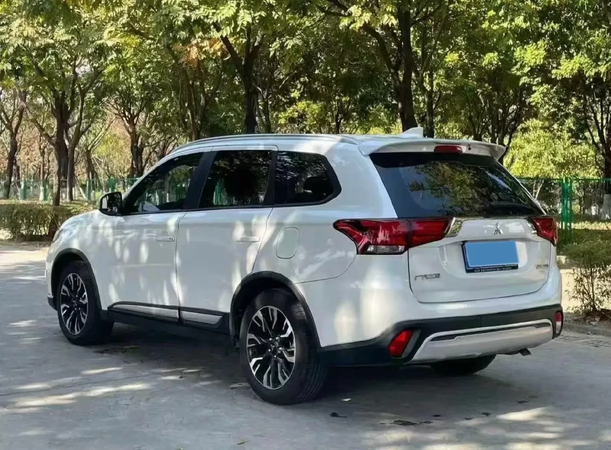 2020 Mitsubishi Outlander 2.0L 166HP L4 CVT,autocango,china used car exporter,china ev exporter,chinese used car exporter,chinese used ev exporter