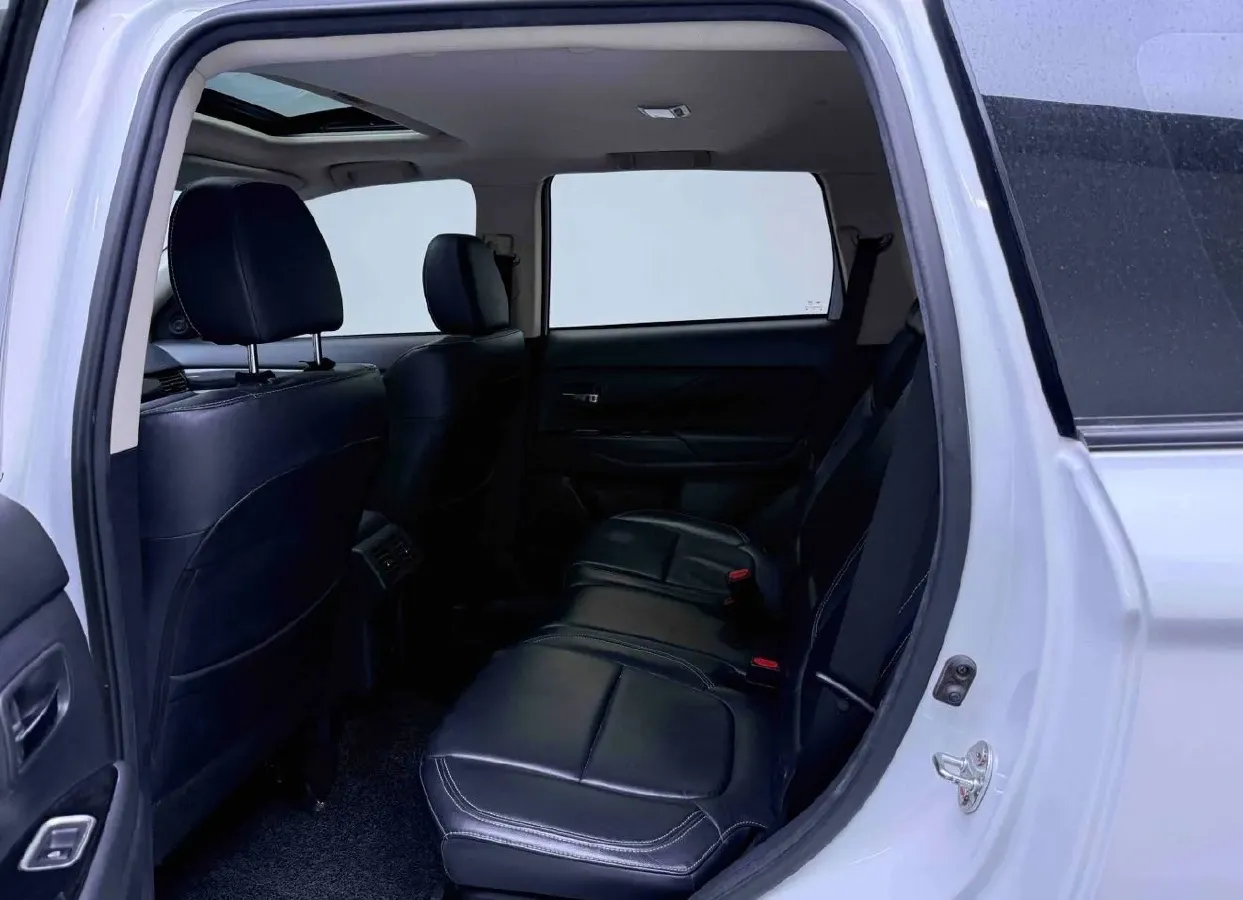 2020 Mitsubishi Outlander 2.0L 166HP L4 CVT,autocango,china used car exporter,china ev exporter,chinese used car exporter,chinese used ev exporter